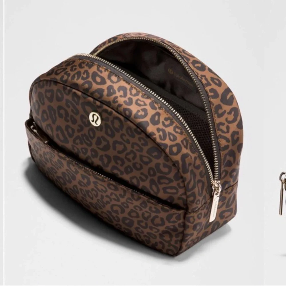 LULULEMON CITY ESSENTIALS POUCHES 2L & 4L - Picture 8 of 10